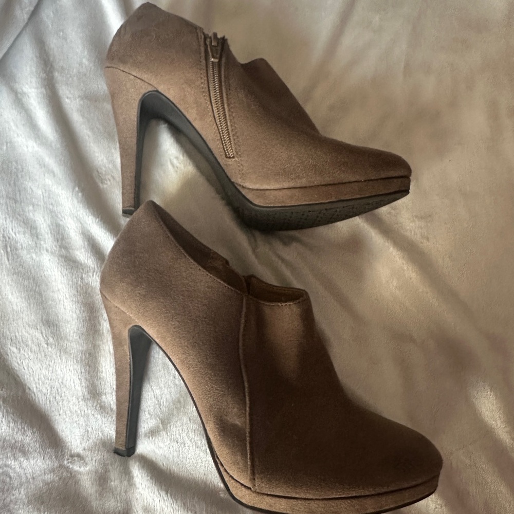 Suede zip up 4” heel shoes